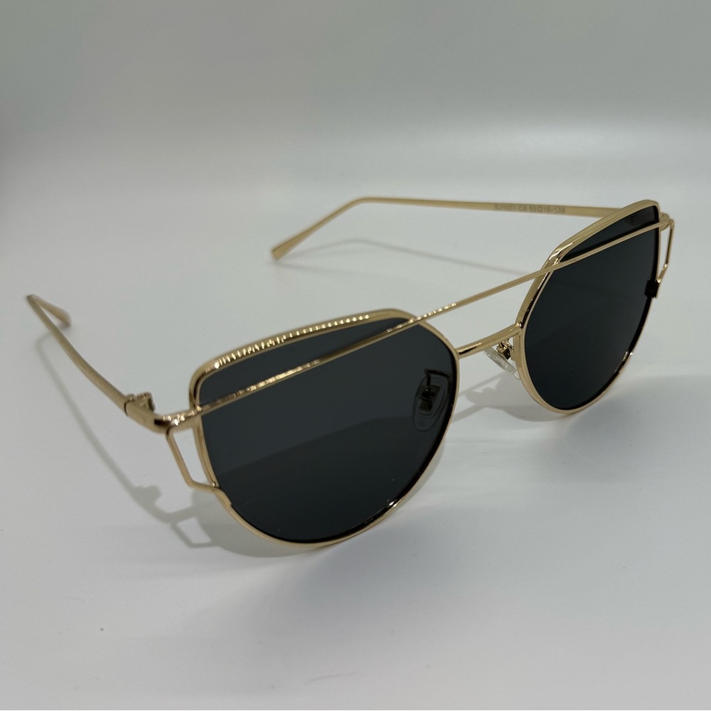 Aviator-like Gold Sunglasses